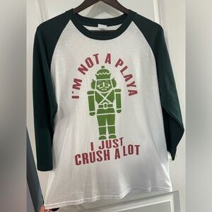 Men’s Quarter Sleeve Christmas Graphic T. Size: L